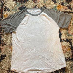 A&E Mens Large tshirt